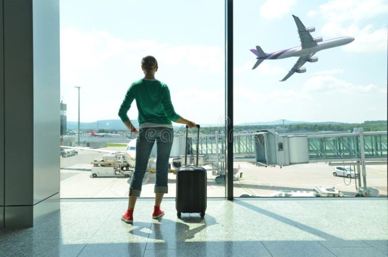 menina-no-aeroporto-32318551
